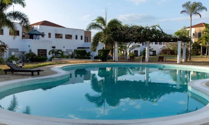 Mtwapa Apartment | The Sultan Palace Beach Retreat Three-Bedroom Apartment
