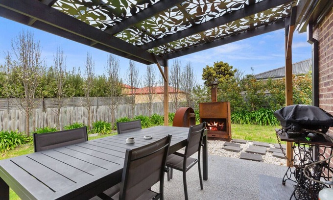 Apollo Bay House | The Summer House ~ 2 blocks to Beach