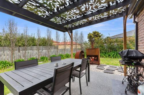 Apollo Bay House | The Summer House ~ 2 blocks to Beach