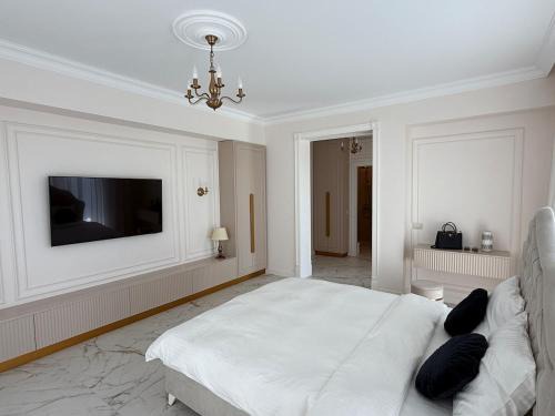Craiova Apartment | The Sun Building Rooftop Studio