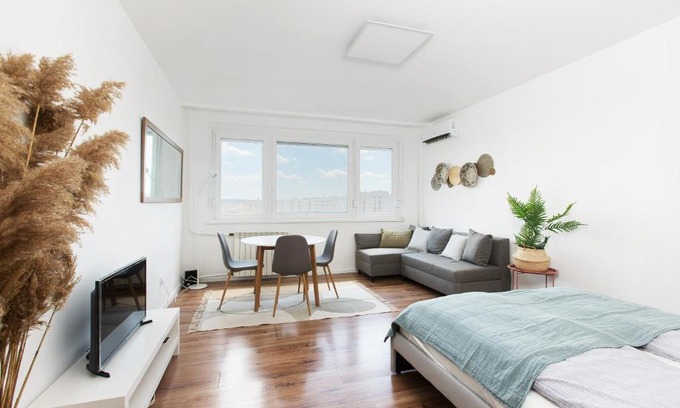 Ujlipotvaros Apartment | The Sunlight Studio