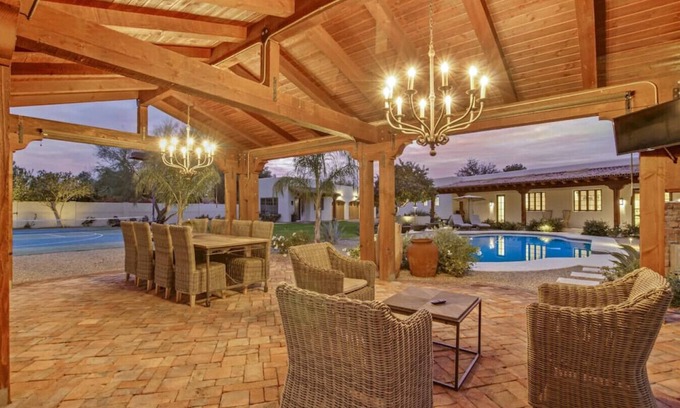 Central Scottsdale House | The Sunnyside in Scottsdale · Luxury Scottsdale/Resort Style Backyard/Super Bowl