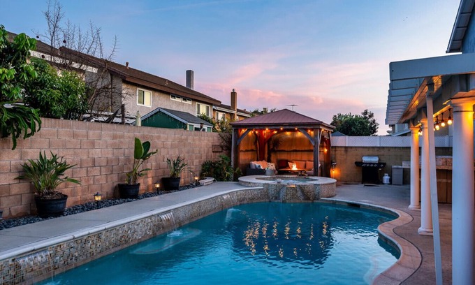 La Palma Apartment | The Sunshine Poolhouse w/2 Primary Suites - 15 Min to Disney!