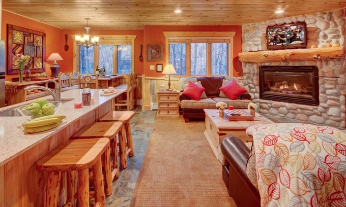 Park City House | The Timber Wolf Lodge 2BR, mins to Canyons Skiing
