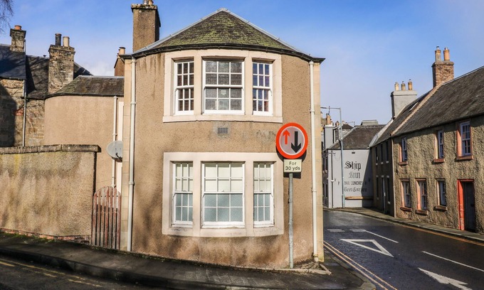 Melrose House | THE TOLL HOUSE, pet friendly, character holiday cottage in Melrose
