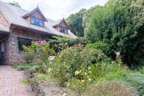 Warburton House | The Tolpuddle Cottage