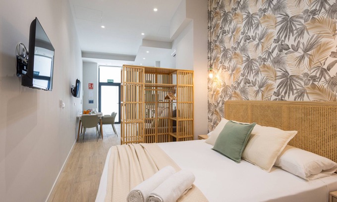 La Creu del Grau Apartment | The Trafalgar Apartment 01 by Florit Flats