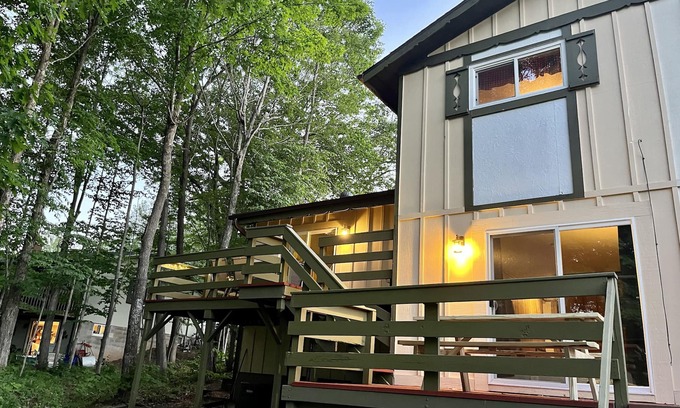Hurley House | THE TRAILSIDE EAGLE'S NEST