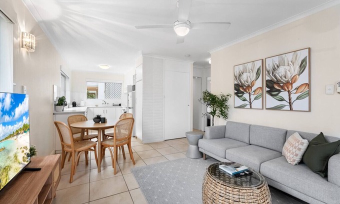 Surfers Paradise Apartment | The Tropical - Simple Pet-Friendly 2BR Near Beach & Tram with AC