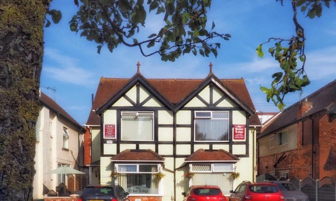 Skegness House | The Tudor Lodge
