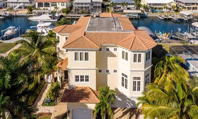 Siesta Isle House | The Ultimate in Leisure Vacations - Check out our Mega-Home - 18276 Cutlass