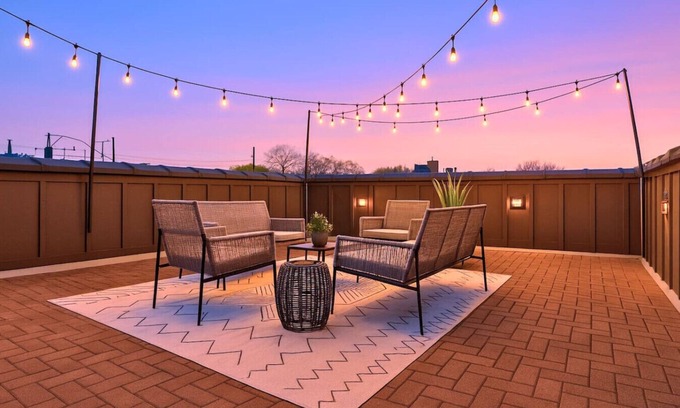 Hadley - Washington Apartment | The Ultimate Double Rooftop Deck w/Skyline Views