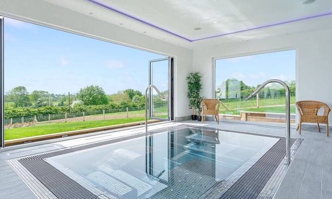 Middlezoy Cottage | The ultimate spacious and modern two storey cottage.