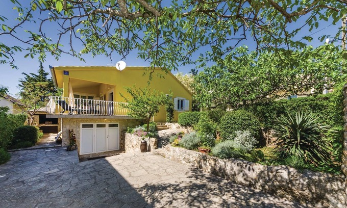 Krusevo House | The vacation house is located in the small village Susnjar ll and only about 70 m from the sea and p