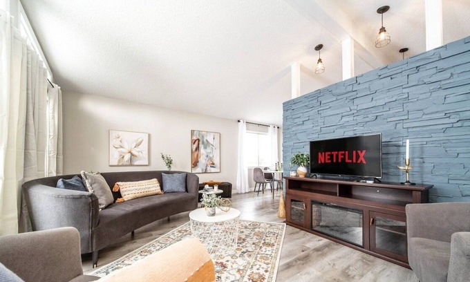 West Edmonton House | The Vault | Near WEM | Pet Friendly | King Bed |AC