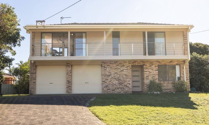 Anna Bay House | The Verandah, 9 Hanson Avenue - fantastic child friendly home
