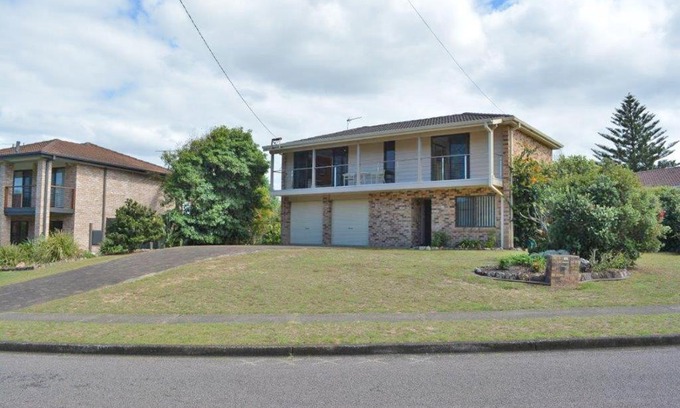 Anna Bay House | 'The Verandah', 9 Hanson Avenue - fantastic child friendly home