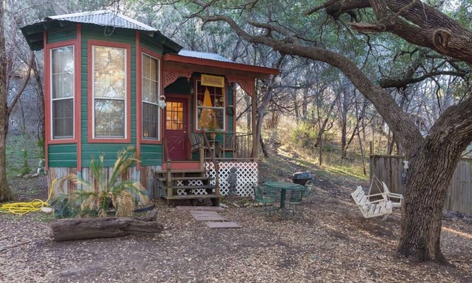 Marble Falls House | The Victorian Cottage at Hamilton Creek