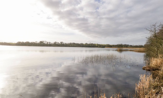 Ballyroddy Cottage | THE WATER'S EDGE, family friendly in Boyle, County Roscommon