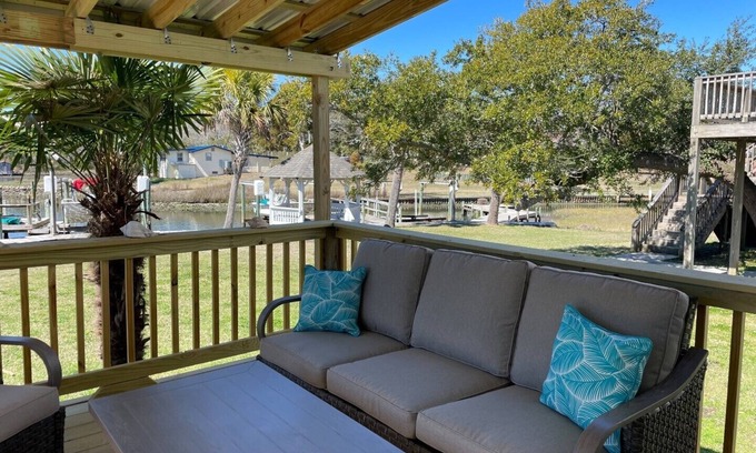 Sneads Ferry Cabin | The WATERFRONT Boathouse Cabin!