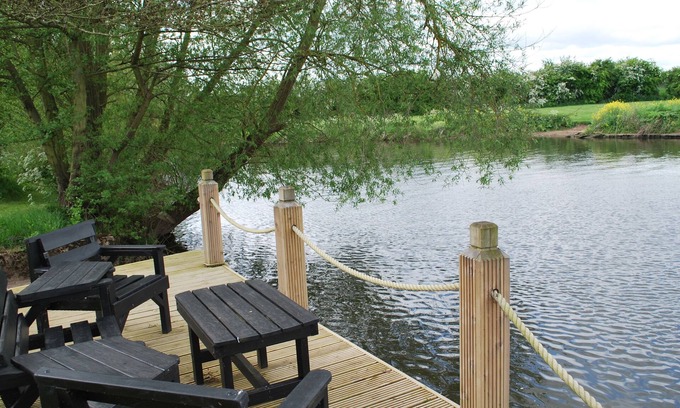Tiddington House | The Waters Edge Guest House