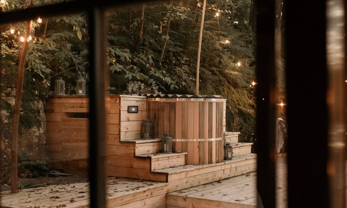 Utterson Apartment | The Water’s Edge * Unique Muskoka Treehouse *