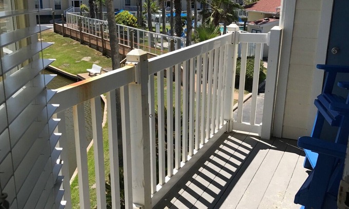Corpus Christi Apartment | The Waterviews - Peaceful and relaxing condo one block from the beach