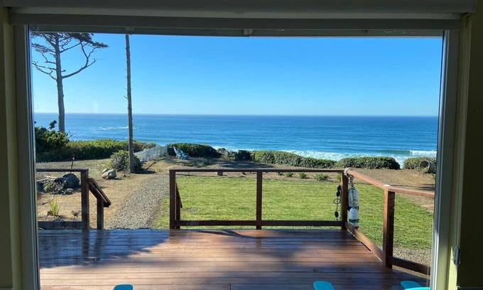 Agate Beach Cottage | The Whale's Edge, Oceanfront Cottage with view