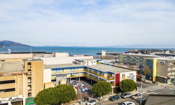 Fisherman's Wharf Hotel | The Wharf Inn