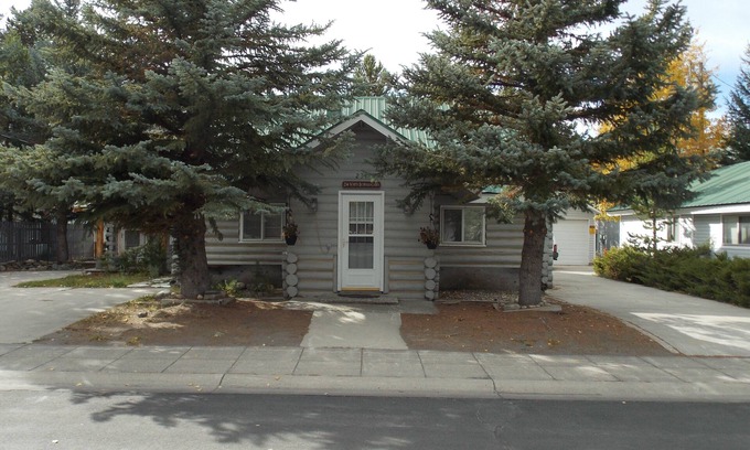 West Yellowstone Cabin | The White Buffalo rustic cabin located in the middle of West Yellowstone, MT