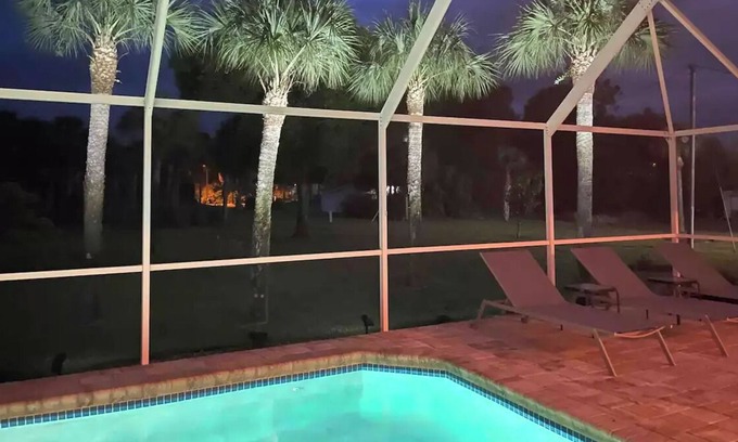 Joel House | "The Windy Palm" w king suite to pool
