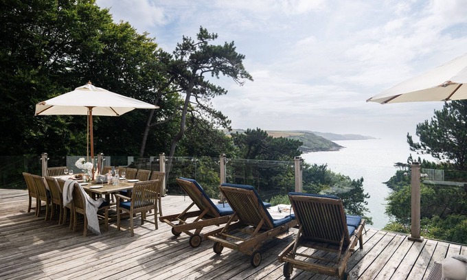 Salcombe House | The Wood - a house that sleeps 15 guests in 7 bedrooms