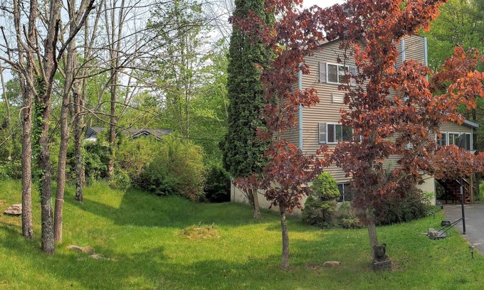 Lake Ariel House | The Woodland Hideout by the Lake features a private Hot Tub and Sauna