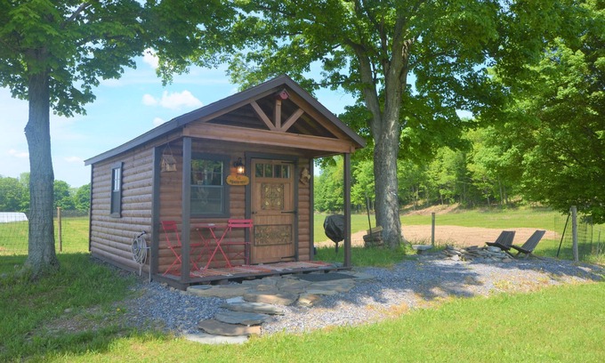 Caroline Cabin | The Wren's Nest at Scottland Yard Farm, a Romantic Cabin