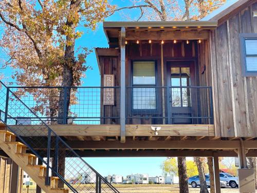 Elm Mott Other | The Wren Treehouse 15 MIN to Magnolia Baylor