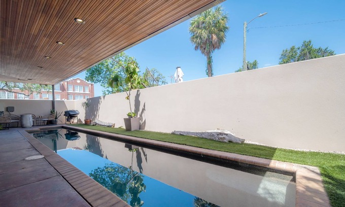 Hyde Park House | The Wright Place A Hyde Park Pool Home