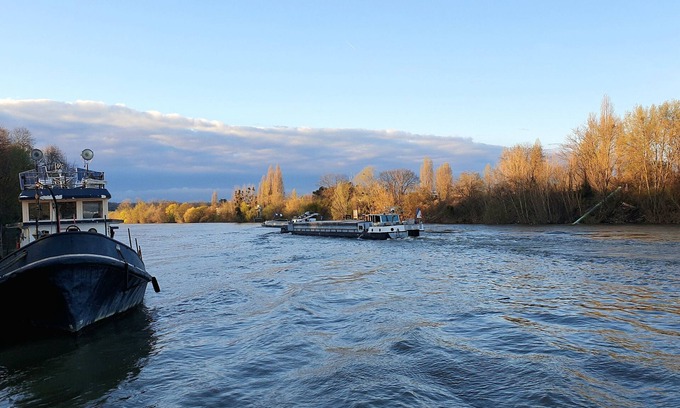 Le Port-Marly Boat Rental | The Yellow Pearl of Port Marly - 25 min from Paris