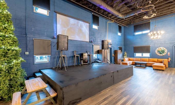 Rock Spring Apartment | Theatre and Treehouse Arcade at Rock Spring Resort