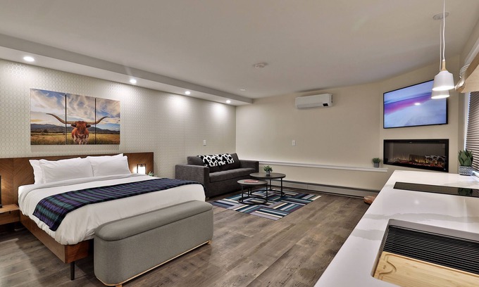 Killington Condo | There Will Be Snow w/Kitchenette, WiFi, TV, Fireplace. Close to Resort on the Shuttle Route
