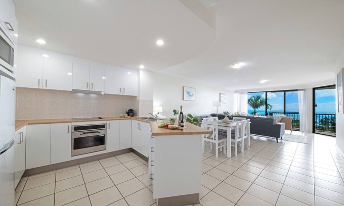 Airlie Beach Apartment | This 2-bedroom unit offers sea views just steps away from Airlie Main Street