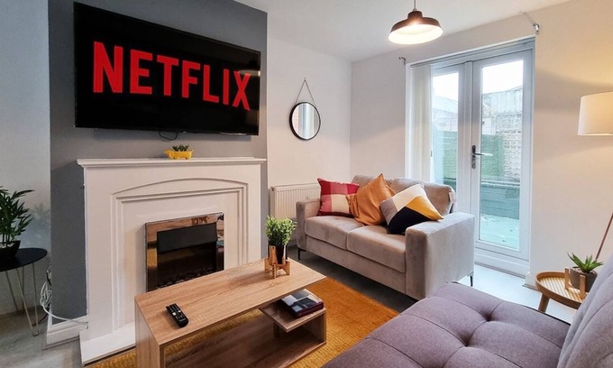 Clayton House | This 3-bedroom house has 4 beds plus an extra sofa bed, commonly hosting groups up of 6
