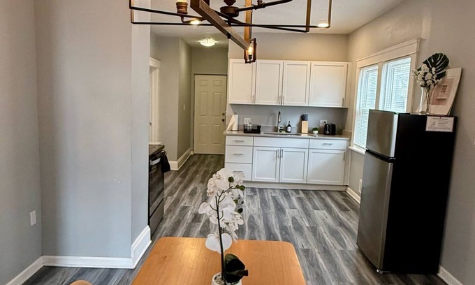 Cleveland Apartment | This apartment is a 1 bedroom(s), 1 bathrooms, located in Cleveland, OH.