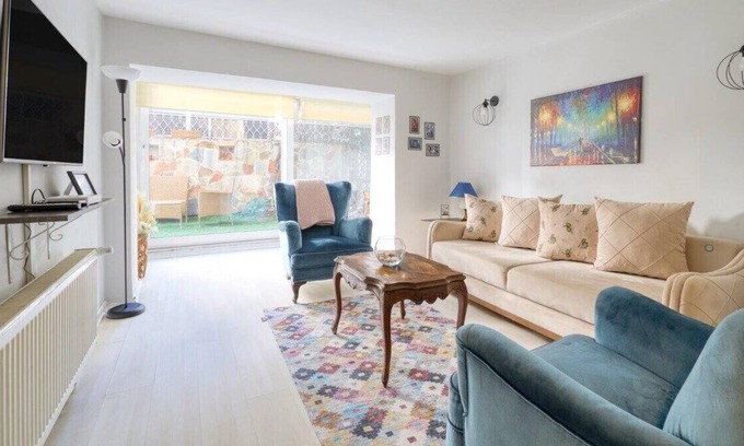 Bebek Apartment | This apartment is a 2 bedroom(s), 1 bathrooms, located in Beşiktaş, İstanbul.
