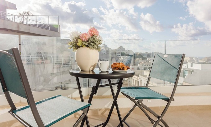 Mellieha Apartment | This apartment is a 3 bedroom(s), 2 bathrooms, located in Il-Mellieħa, null.