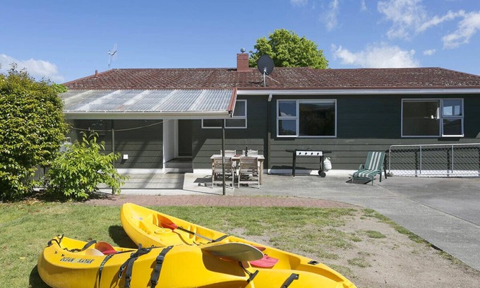 Taupo Cottage | This Bach Has it All - Rainbow Point Holiday Home