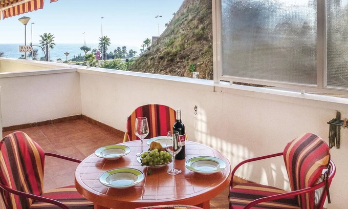 Torrequebrada Apartment | This beautiful and modern apartment is located only 100 meters from the sandy beach and is fully equ