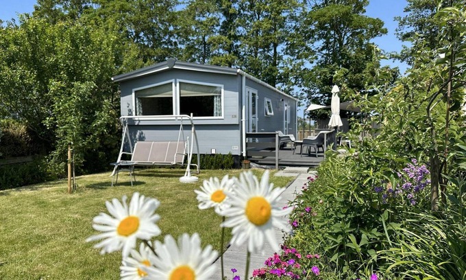 Sint Maarten Ski Chalet | This beautiful chalet is located on the edge of the park overlooking one of the oldest dikes in the Netherlands: the Valkkogerdijk.