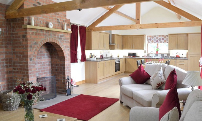 Driffield Cottage | This contemporary property offers a romantic hideaway in a peaceful location.