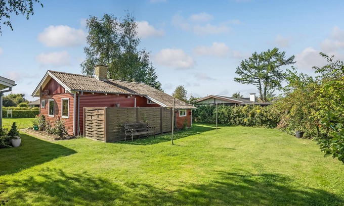 Skastrup Strand House | This cottage is located on Skåstrup beach and has signs of use, which at the same time give the hous