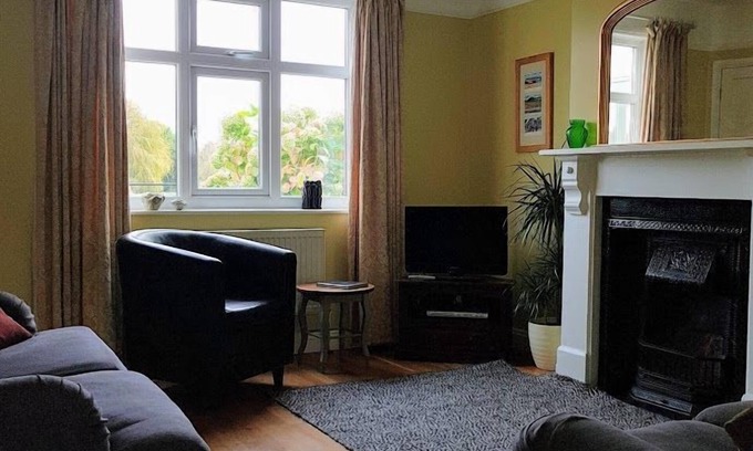 Sheringham Cottage | This delightful semi-detached cottage is close to walks, bird watching & minutes from the beach.